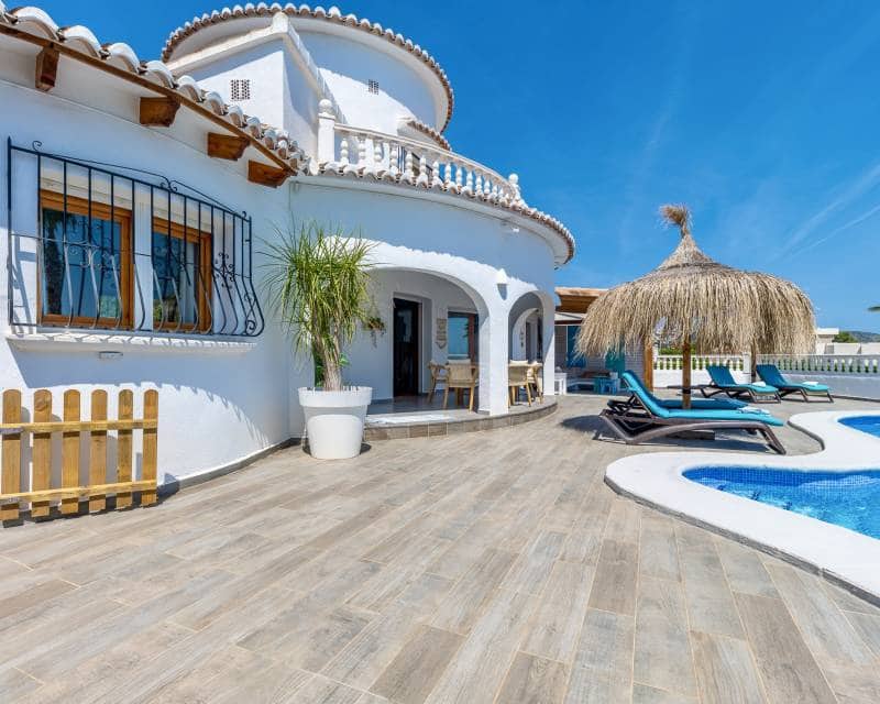 3 bedroom Villa for sale in Moraira with pool - € 1,150,000 (Ref: 9844174)