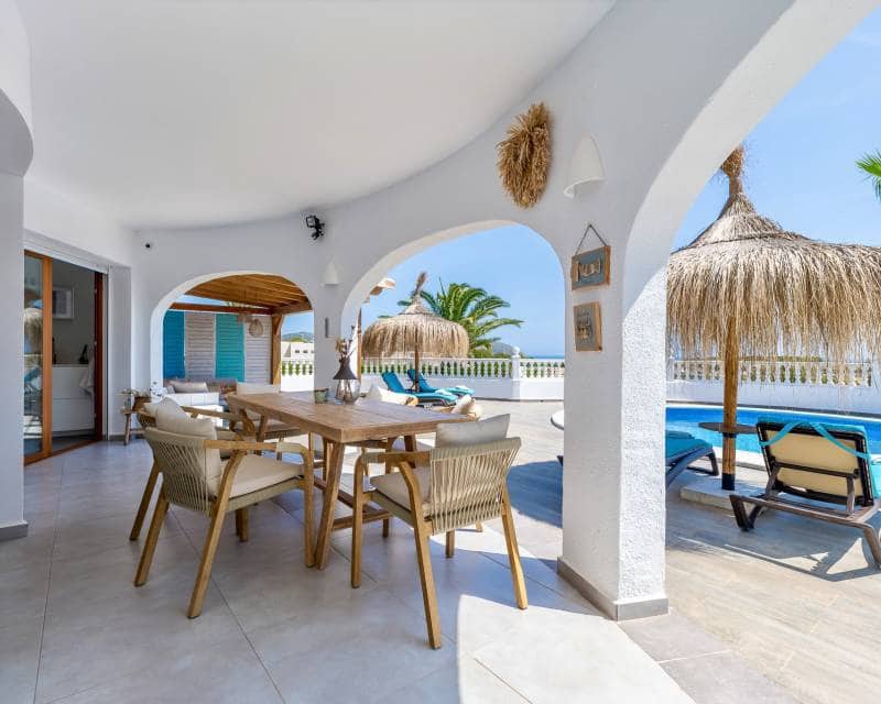 3 bedroom Villa for sale in Moraira with pool - € 1,150,000 (Ref: 9844174)