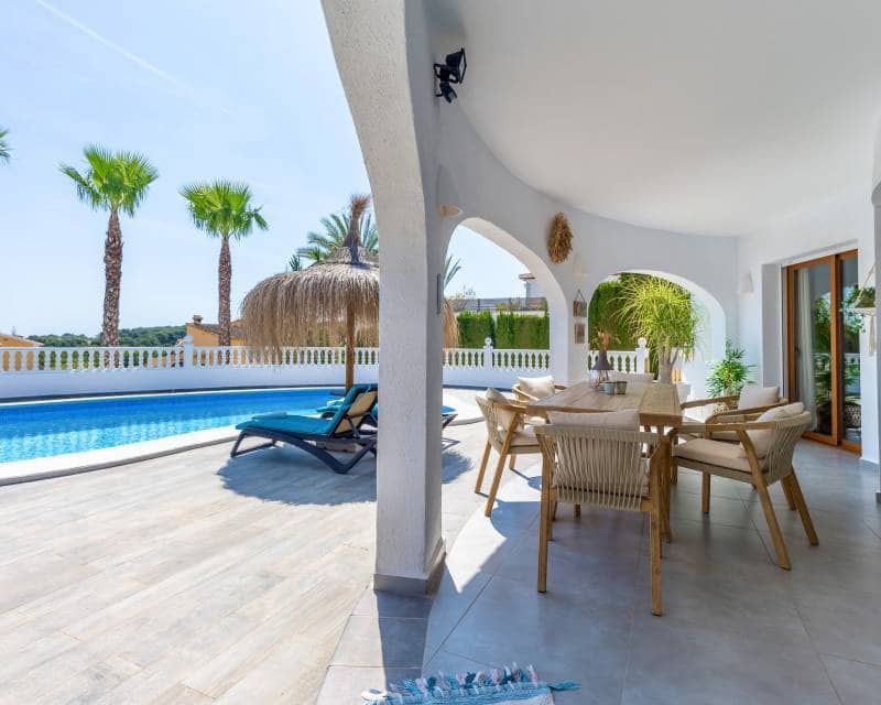 3 bedroom Villa for sale in Moraira with pool - € 1,150,000 (Ref: 9844174)