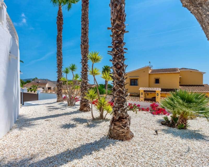 3 bedroom Villa for sale in Moraira with pool - € 1,150,000 (Ref: 9844174)