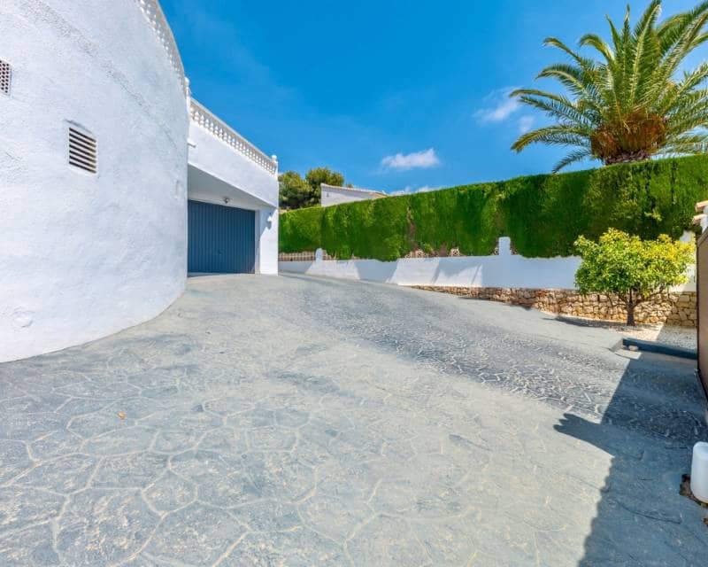 3 bedroom Villa for sale in Moraira with pool - € 1,150,000 (Ref: 9844174)