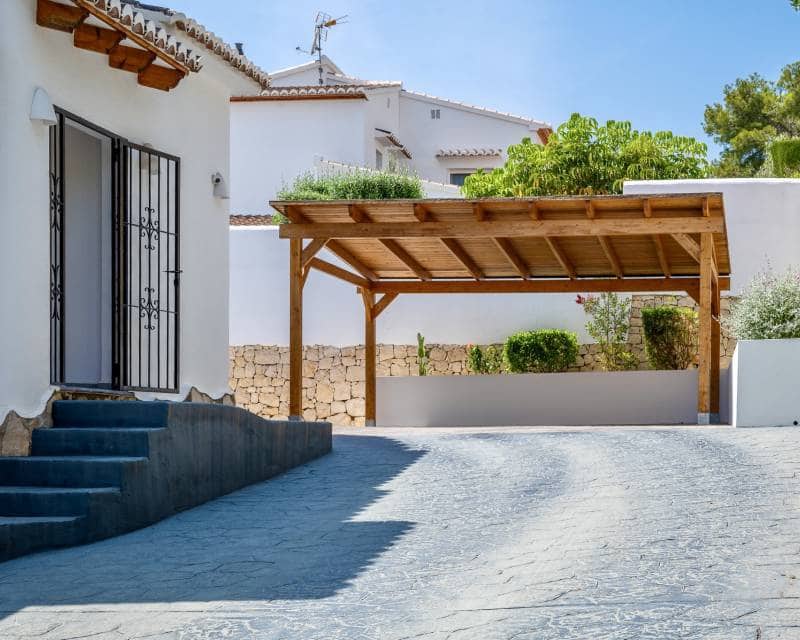 3 bedroom Villa for sale in Moraira with pool - € 1,150,000 (Ref: 9844174)
