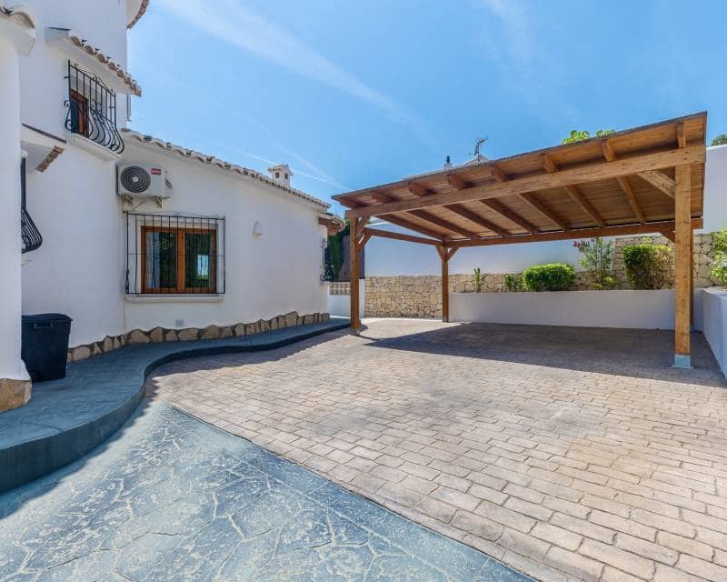 3 bedroom Villa for sale in Moraira with pool - € 1,150,000 (Ref: 9844174)