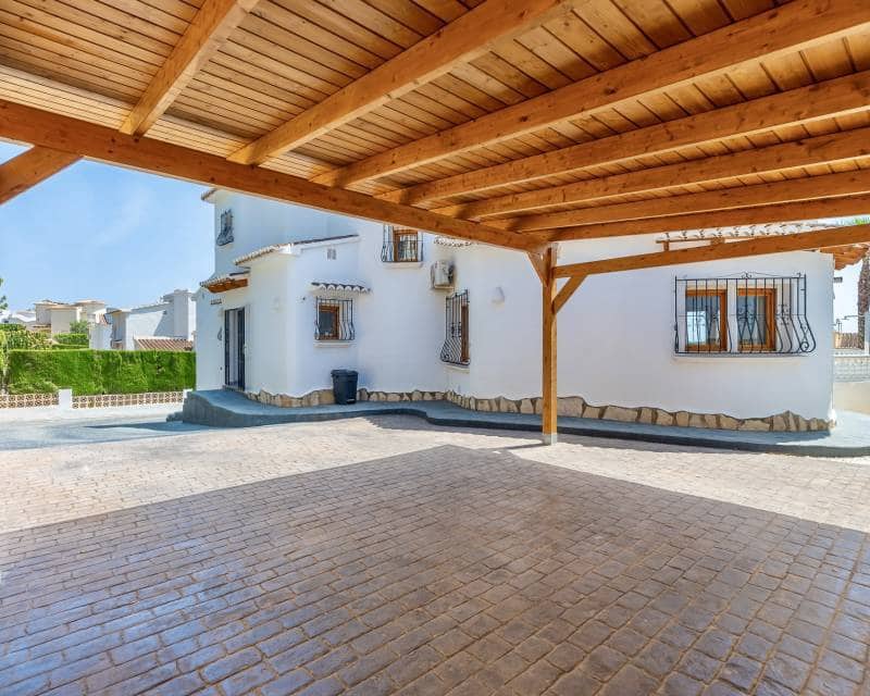 3 bedroom Villa for sale in Moraira with pool - € 1,150,000 (Ref: 9844174)