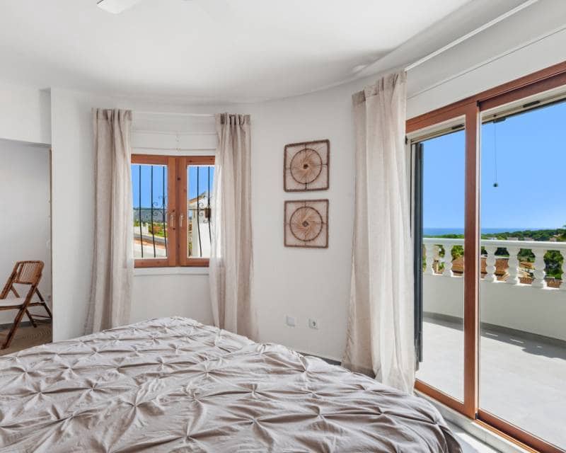 3 bedroom Villa for sale in Moraira with pool - € 1,150,000 (Ref: 9844174)