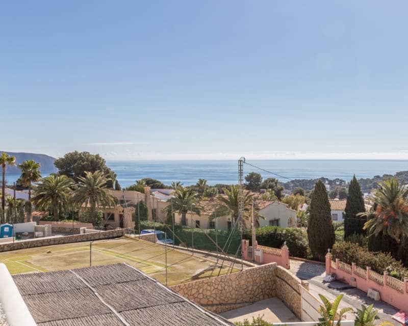 4 bedroom Villa for sale in Moraira with pool - € 2,190,000 (Ref: 9844175)