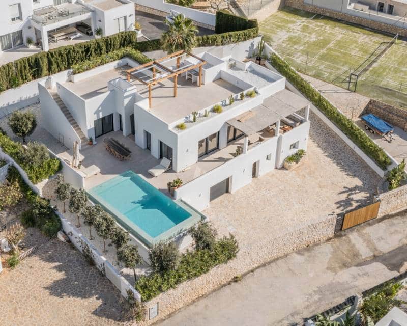 4 bedroom Villa for sale in Moraira with pool - € 2,190,000 (Ref: 9844175)