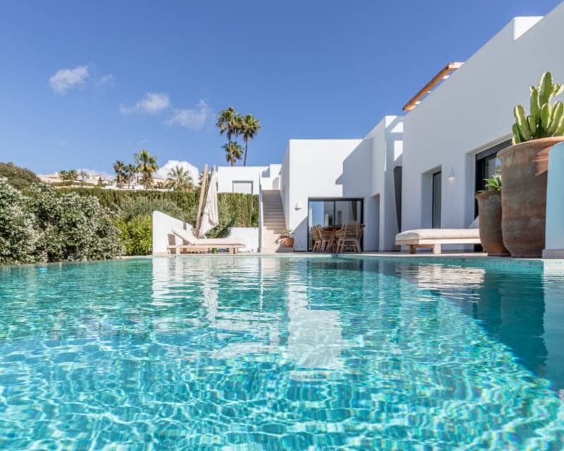4 bedroom Villa for sale in Moraira with pool - € 2,190,000 (Ref: 9844175)