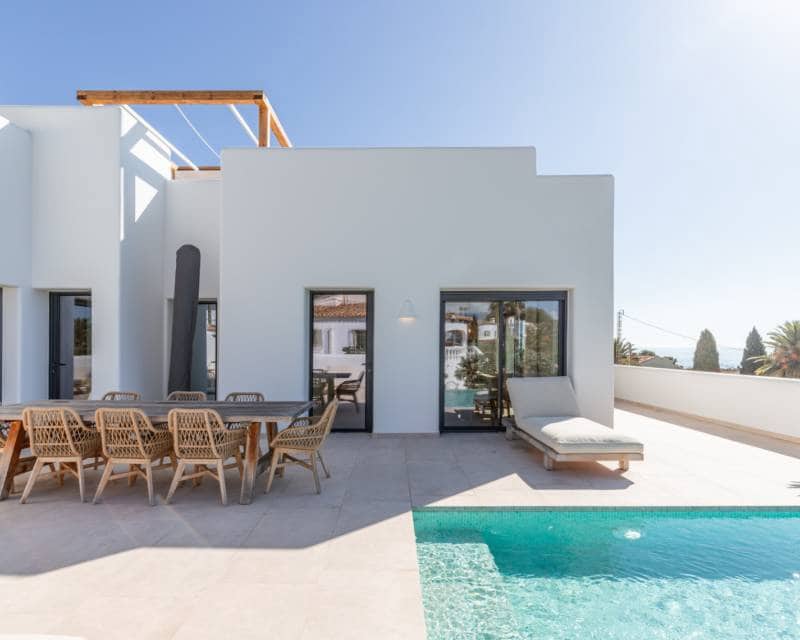 4 bedroom Villa for sale in Moraira with pool - € 2,190,000 (Ref: 9844175)
