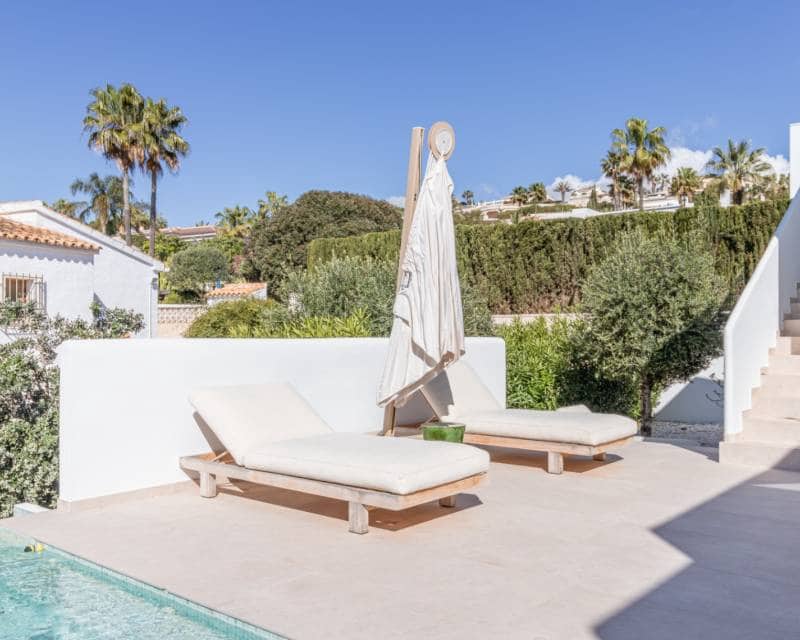 4 bedroom Villa for sale in Moraira with pool - € 2,190,000 (Ref: 9844175)