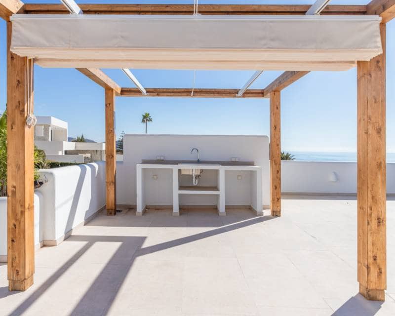 4 bedroom Villa for sale in Moraira with pool - € 2,190,000 (Ref: 9844175)