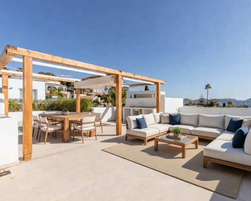 4 bedroom Villa for sale in Moraira with pool - € 2,190,000 (Ref: 9844175)