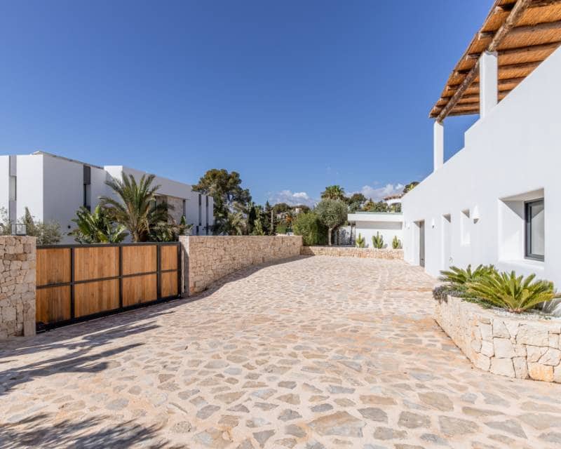 4 bedroom Villa for sale in Moraira with pool - € 2,190,000 (Ref: 9844175)