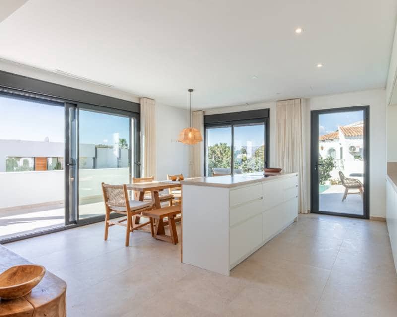 4 bedroom Villa for sale in Moraira with pool - € 2,190,000 (Ref: 9844175)