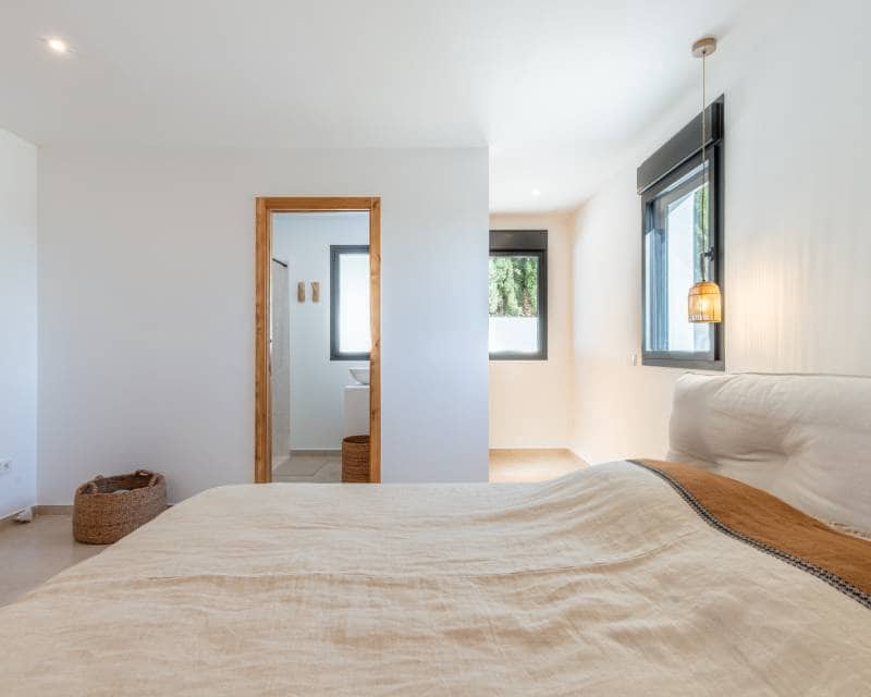 4 bedroom Villa for sale in Moraira with pool - € 2,190,000 (Ref: 9844175)