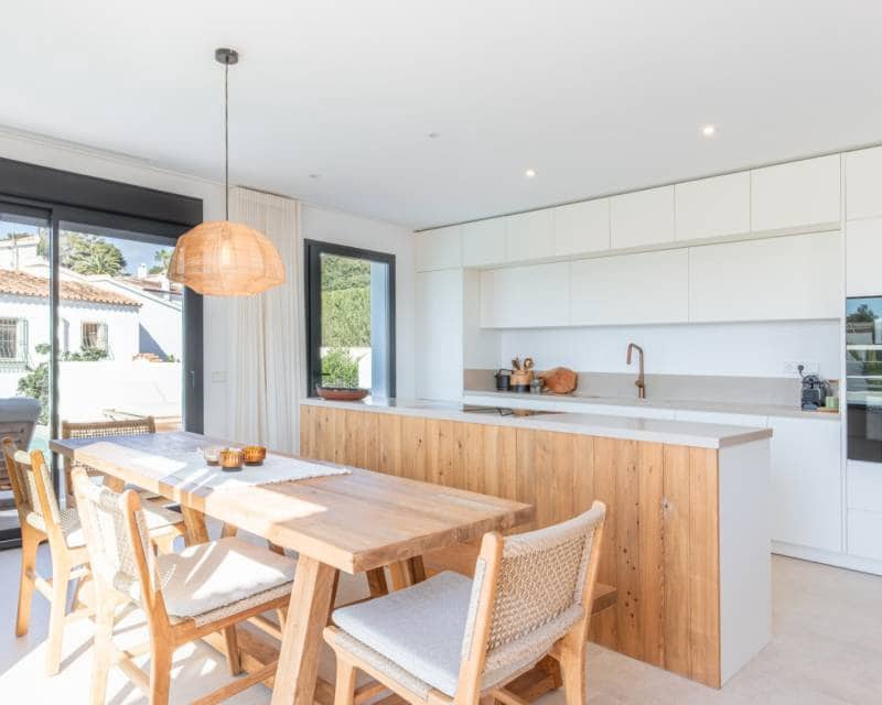 4 bedroom Villa for sale in Moraira with pool - € 2,190,000 (Ref: 9844175)