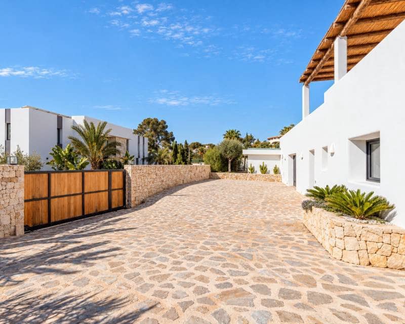 4 bedroom Villa for sale in Moraira with pool garage - € 1,995,000 (Ref: 9844175)