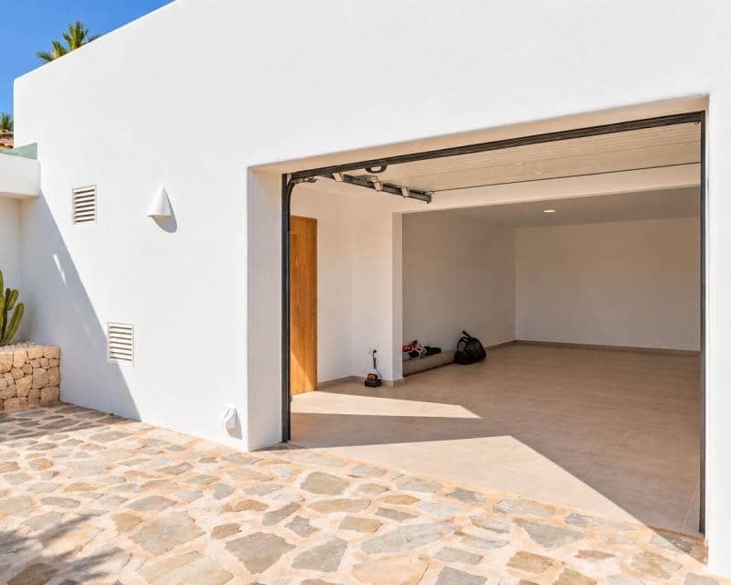 4 bedroom Villa for sale in Moraira with pool garage - € 1,995,000 (Ref: 9844175)