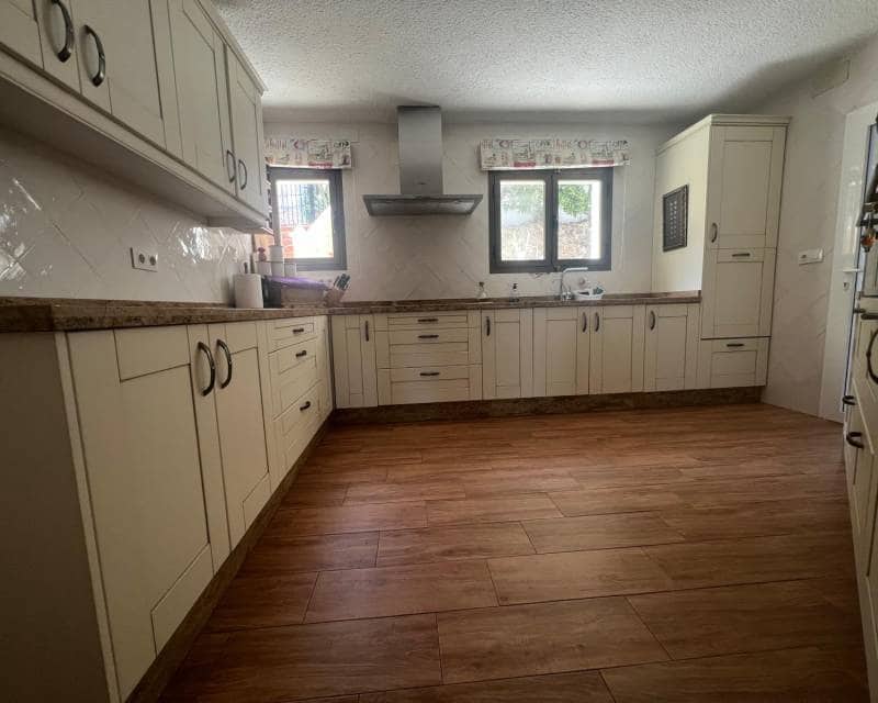 Chalet de 5 habitaciones en Adsubia en venta - 630.000 € (Ref: 9844178)