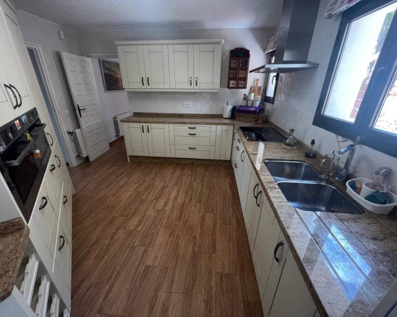Chalet de 5 habitaciones en Adsubia en venta - 630.000 € (Ref: 9844178)