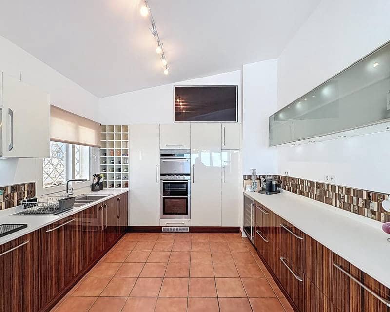 4 bedroom Villa for sale in Benitachell / Benitatxell with pool - € 1,550,000 (Ref: 9847552)