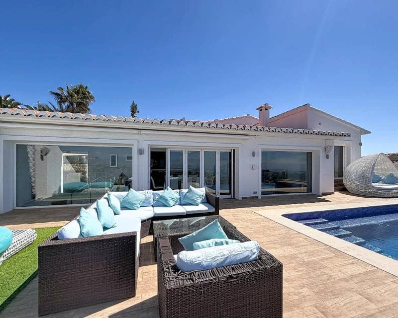 4 bedroom Villa for sale in Benitachell / Benitatxell with pool - € 1,550,000 (Ref: 9847552)