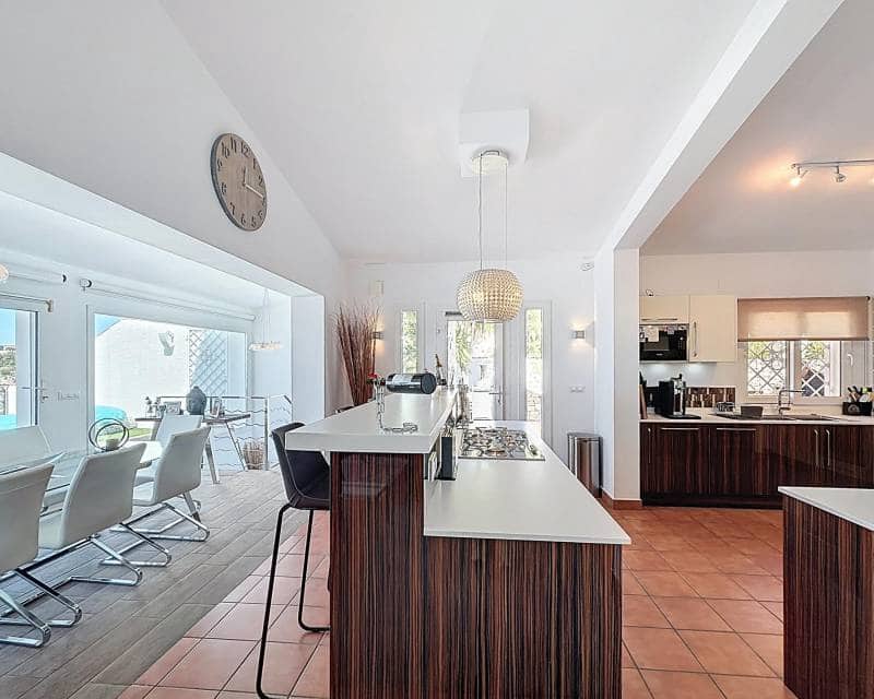4 bedroom Villa for sale in Benitachell / Benitatxell with pool - € 1,550,000 (Ref: 9847552)
