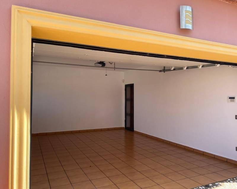 5 chambre Villa/Maison à vendre à Orba avec piscine garage - 499 000 € (Ref: 9892610)