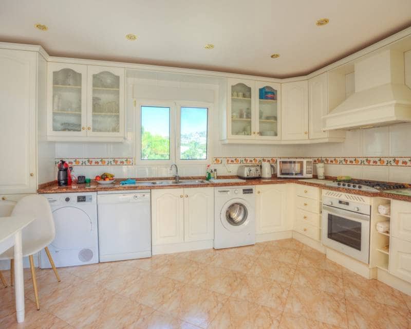 4 soveværelse Villa til salg i Benissa med swimmingpool garage - € 1.100.000 (Ref: 9918878)