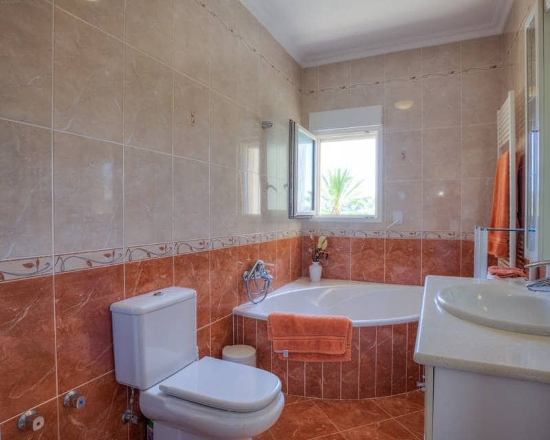 4 soveværelse Villa til salg i Benissa med swimmingpool garage - € 1.100.000 (Ref: 9918878)