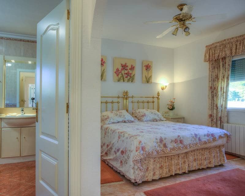 4 soveværelse Villa til salg i Benissa med swimmingpool garage - € 1.100.000 (Ref: 9918878)