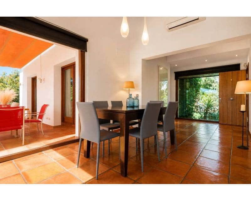 5 bedroom Villa for sale in Pamis with pool garage - € 1,400,000 (Ref: 9918883)