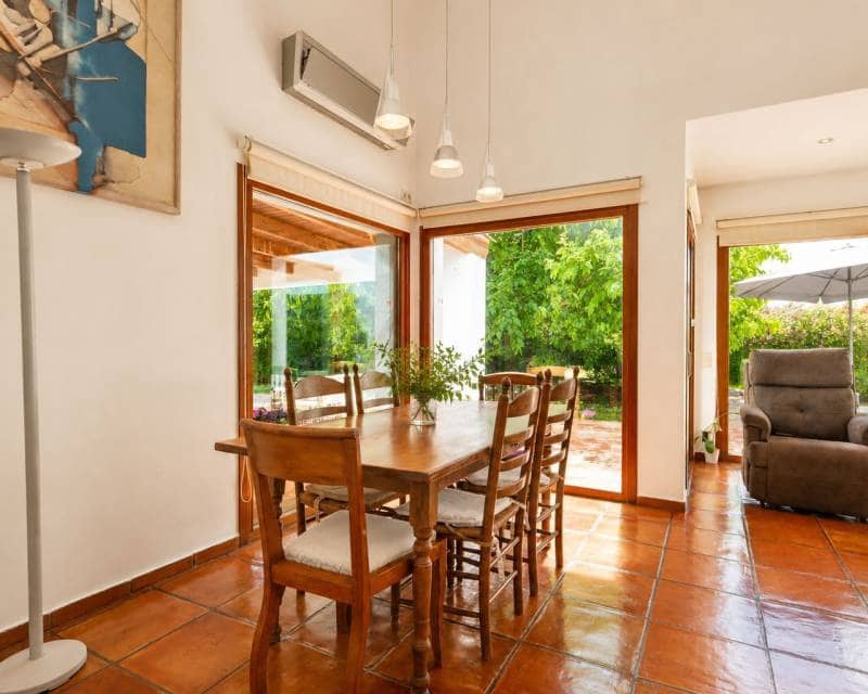5 bedroom Villa for sale in Pamis with pool garage - € 1,400,000 (Ref: 9918883)