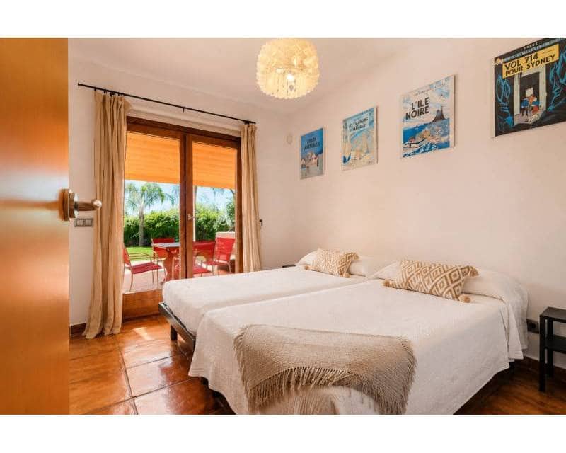 5 bedroom Villa for sale in Pamis with pool garage - € 1,400,000 (Ref: 9918883)