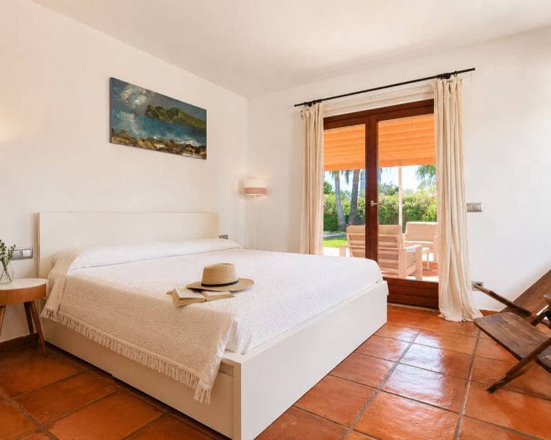 5 bedroom Villa for sale in Pamis with pool garage - € 1,400,000 (Ref: 9918883)