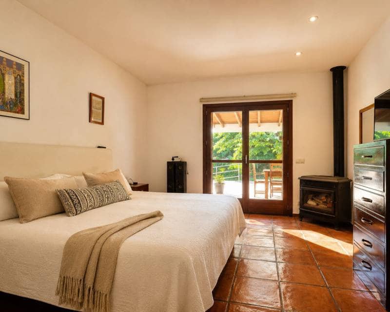 5 bedroom Villa for sale in Pamis with pool garage - € 1,400,000 (Ref: 9918883)