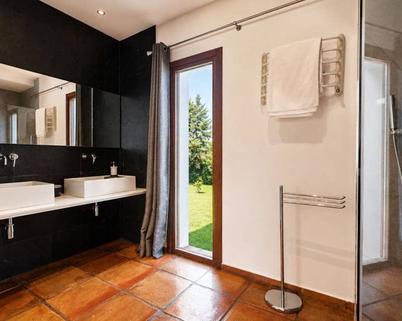 5 bedroom Villa for sale in Pamis with pool garage - € 1,400,000 (Ref: 9918883)