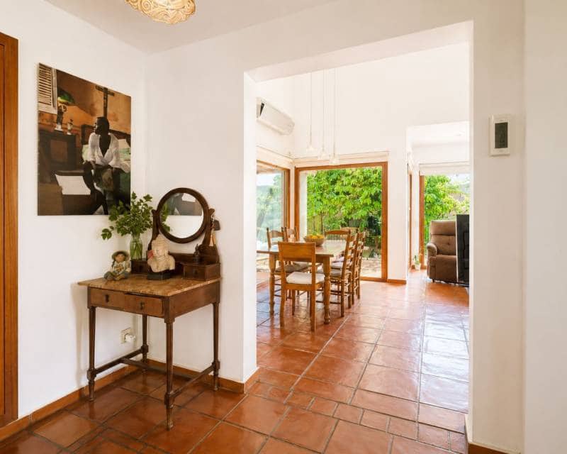5 bedroom Villa for sale in Pamis with pool garage - € 1,400,000 (Ref: 9918883)