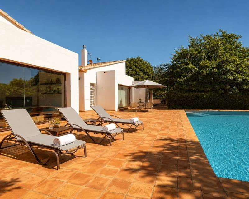 5 bedroom Villa for sale in Pamis with pool garage - € 1,400,000 (Ref: 9918883)