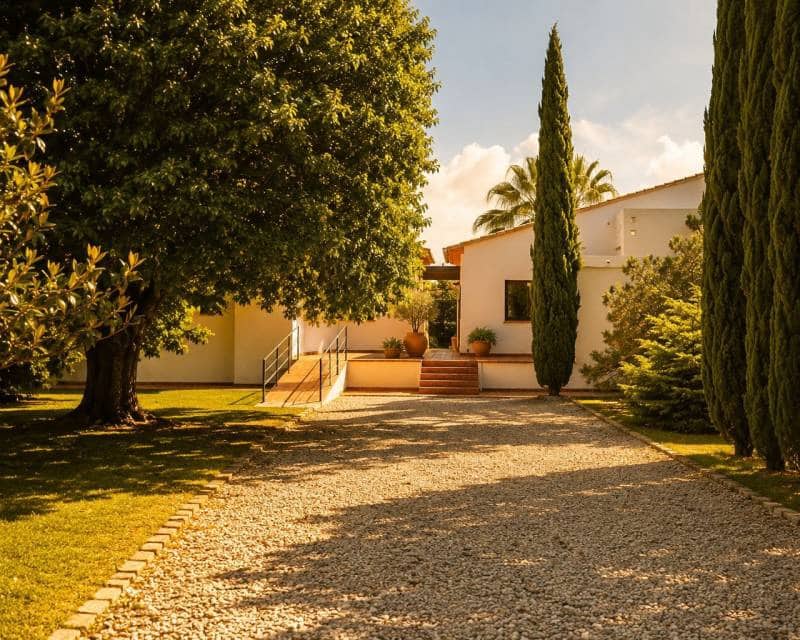 5 bedroom Villa for sale in Pamis with pool garage - € 1,400,000 (Ref: 9918883)