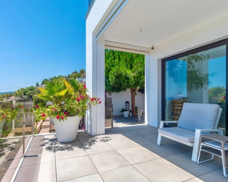 4 bedroom Villa for sale in Benissa with pool garage - € 2,350,000 (Ref: 9958710)