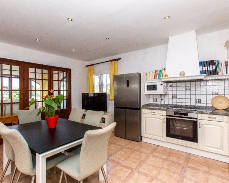 Chalet de 4 habitaciones en Benissa en venta con piscina garaje - 695.000 € (Ref: 9958716)