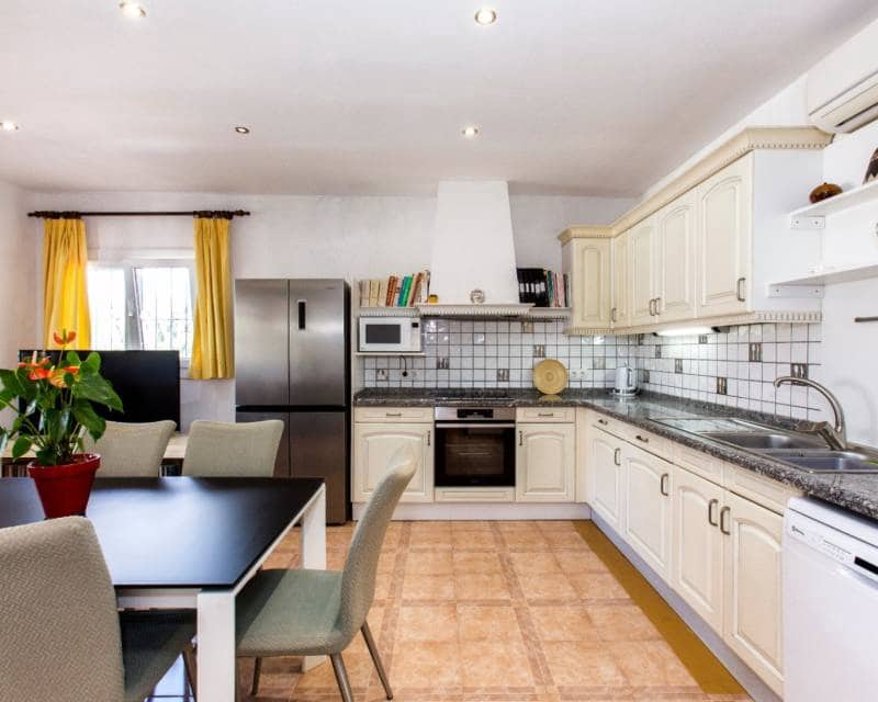 Chalet de 4 habitaciones en Benissa en venta con piscina garaje - 695.000 € (Ref: 9958716)