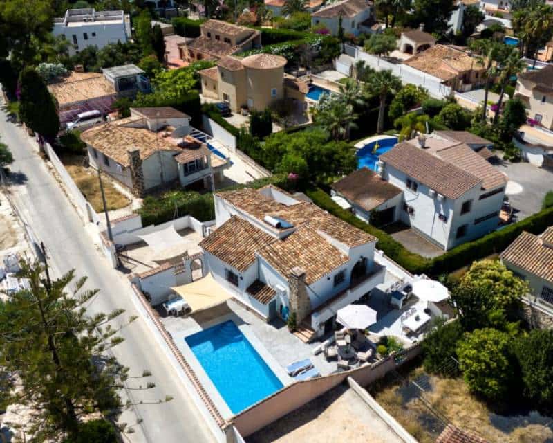 Chalet de 4 habitaciones en Benissa en venta con piscina garaje - 695.000 € (Ref: 9958716)