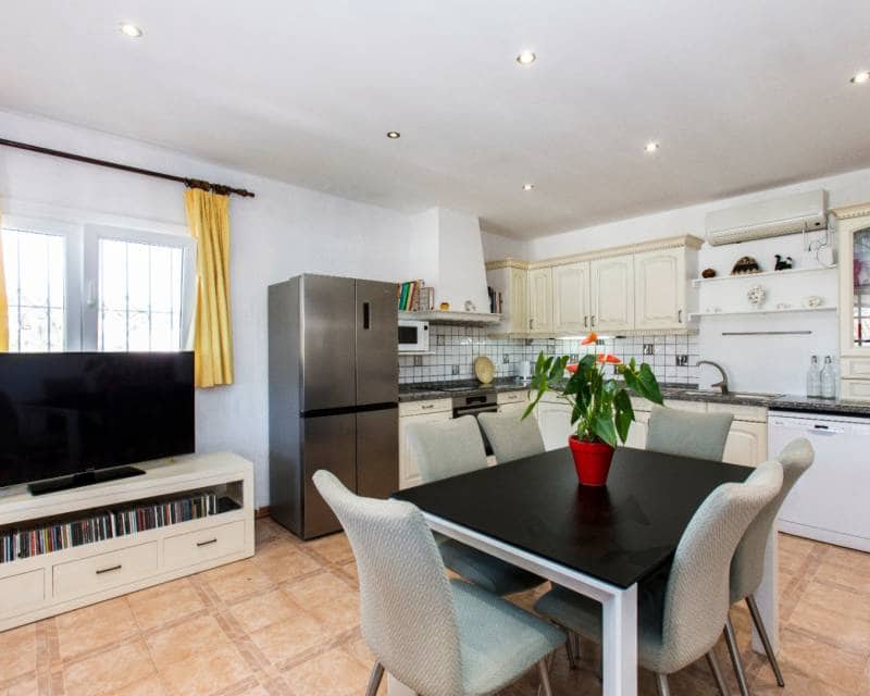 Chalet de 4 habitaciones en Benissa en venta con piscina garaje - 695.000 € (Ref: 9958716)