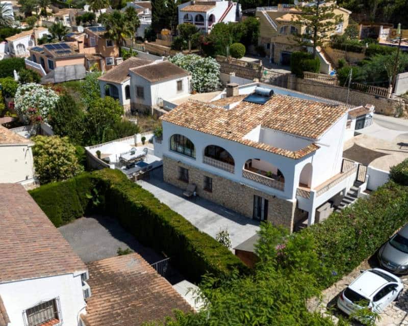 Chalet de 4 habitaciones en Benissa en venta con piscina garaje - 695.000 € (Ref: 9958716)