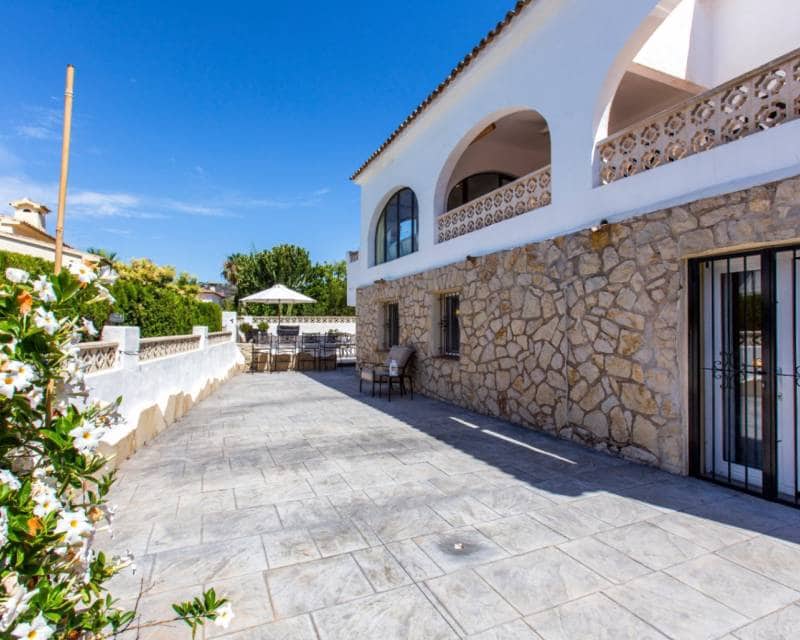 Chalet de 4 habitaciones en Benissa en venta con piscina garaje - 695.000 € (Ref: 9958716)