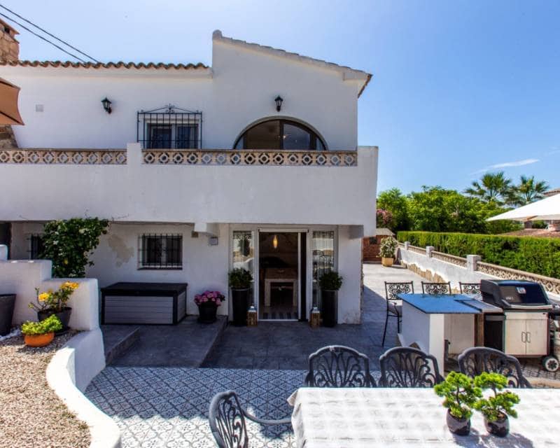 Chalet de 4 habitaciones en Benissa en venta con piscina garaje - 695.000 € (Ref: 9958716)