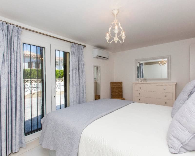 Chalet de 4 habitaciones en Benissa en venta con piscina garaje - 695.000 € (Ref: 9958716)