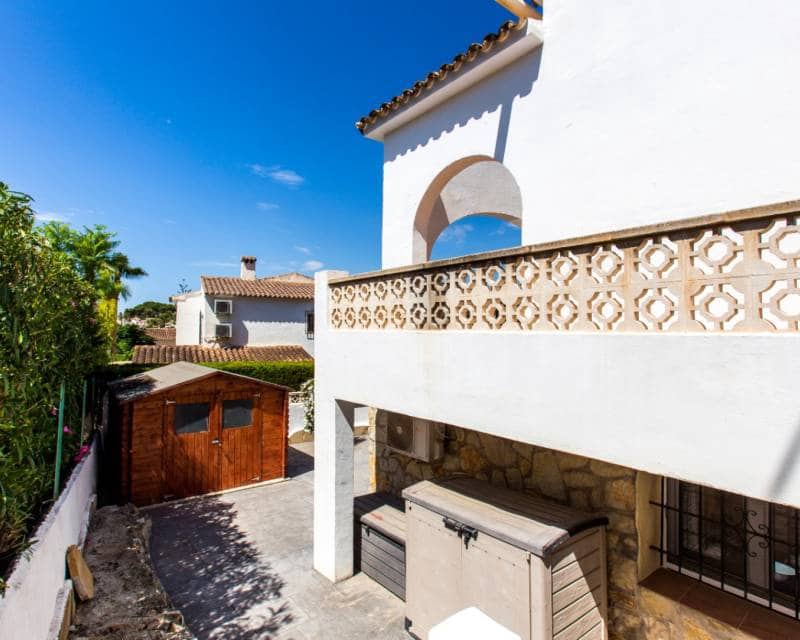 Chalet de 4 habitaciones en Benissa en venta con piscina garaje - 695.000 € (Ref: 9958716)
